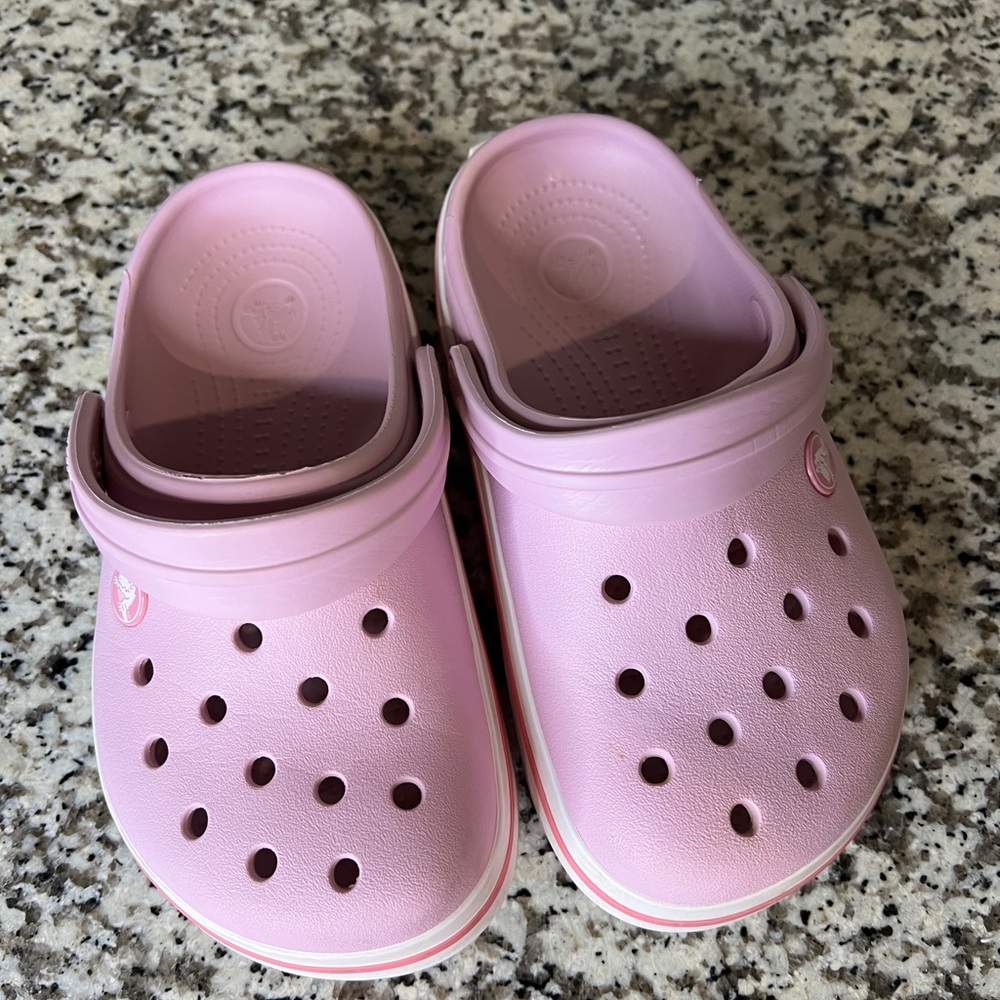 Crocs KIDS' OFF COURT CLOG with white strip size 1